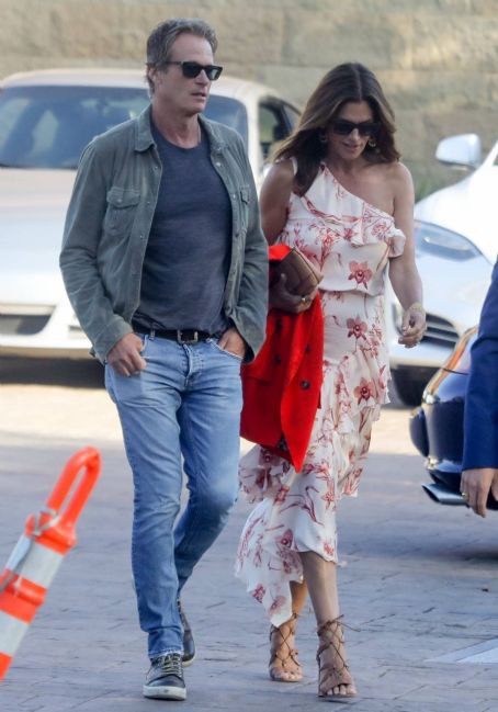 Cindy Crawford – In a summer dress at Nobu Restaurant in Malibu