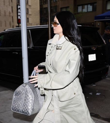 Kylie Jenner – Steps off her 100 million dollar private jet in New York