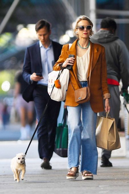 Naomi Watts – Shopping candids in Tribeca