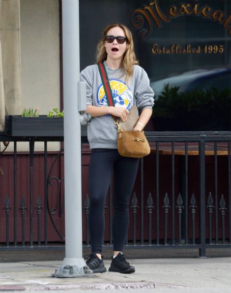 Olivia Wilde – Out for a coffee at Starbucks in Los Angeles | Olivia