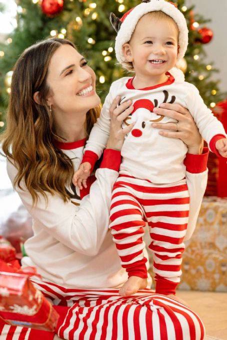 Mandy Moore – Gymboree’s Holiday 2022 Collection