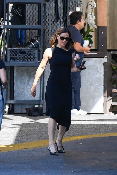 Jennifer Garner – In a black cut-out knee-length dress arrives at Dust Studios in Hollywood