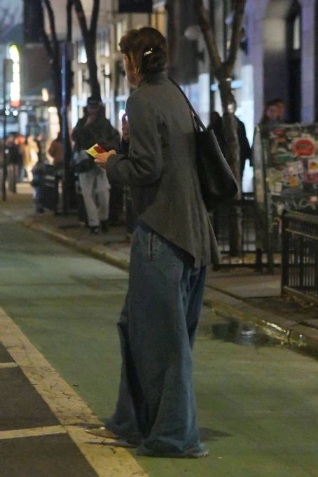Katie Holmes – Dons large pants while out in New York