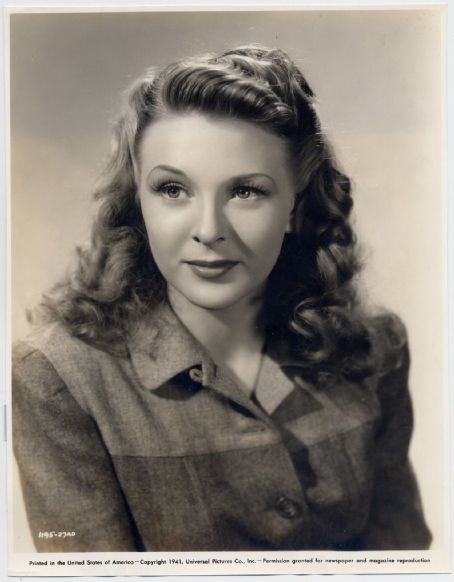 Evelyn Ankers Photos - Evelyn Ankers Picture Gallery - FamousFix - Page 2