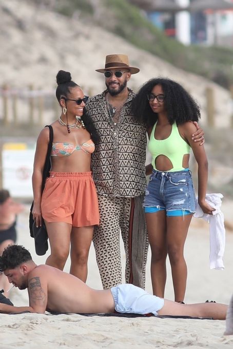 Alicia Keys – Relaxed on a boat in Formentera