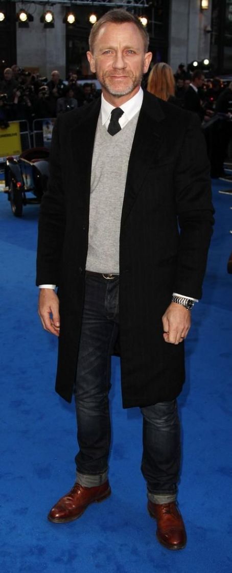 Daniel Craig arrives at the premiere of his new movie, The Adventures of Tintin, on Sunday (October 23) at the Odeon West End in London, England