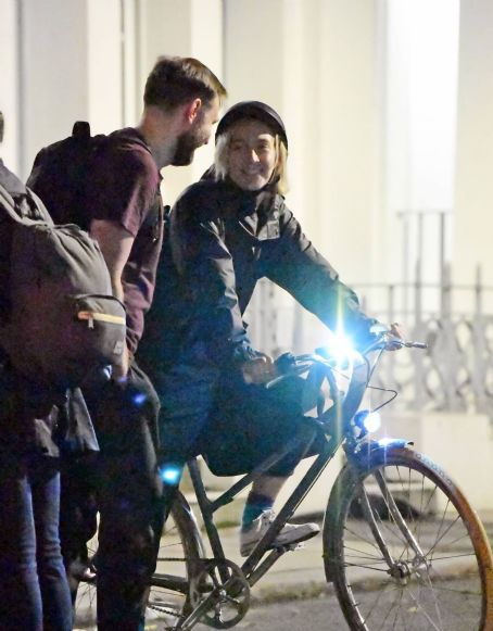 Saoirse Ronan With Her Boyfriend Jack Lowden During The Opening Night Of The Tragedy Of Macbeth Famousfix Com Post