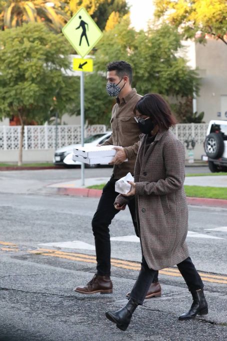 Sarah Hyland – With Fiancé Wells Adams leaving Pizzana restaurant in