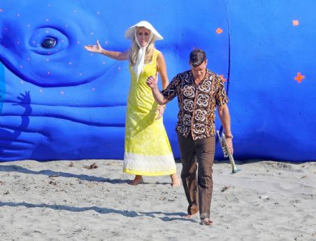 Kristen Wiig – With Ricky Martin filming ‘Mrs. American Pie’ in San Pedro