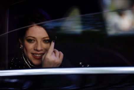 Michelle Trachtenberg – On the set of ‘Gossip Girl’ in New York