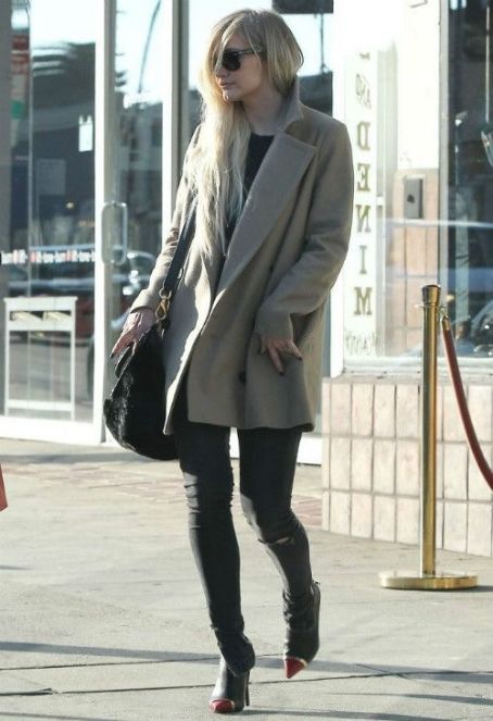 Ashlee Simpson wears Ray-Ban - Los Angeles, February 4, 2014