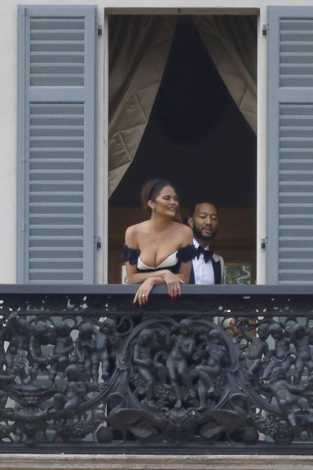 Chrissy Teigen – Pictured on the balcony of Villa Passalacqua in Como