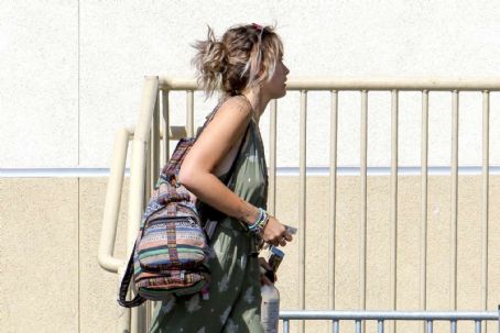 Paris Jackson at a gas station in Malibu | Paris Jackson Picture