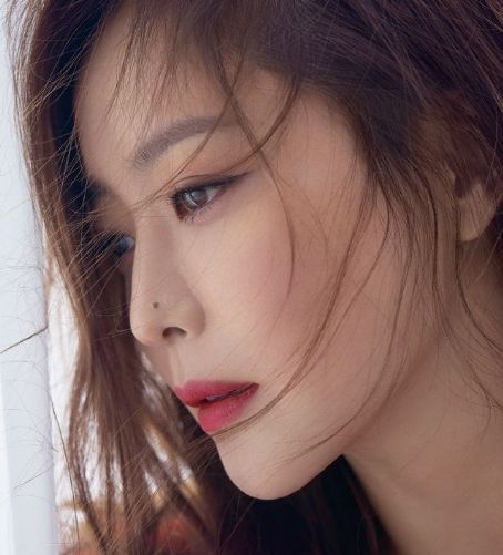 Kim Hee-seon - Singles Magazine Pictorial [South Korea] (March 2018)