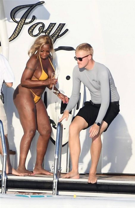 Mary J. Blige – In a bikini during holidays in Porto Cervo
