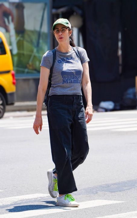 Sarah Silverman – Heading out with friends in New York