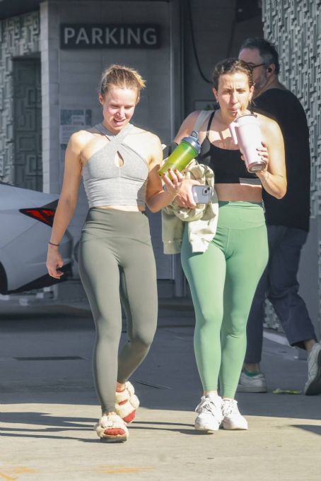 Kristen Bell – Spotted at Metamorphosis studios with a friend