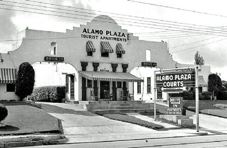 Alamo Plaza Hotel Courts