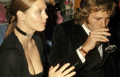 Leigh Taylor-Young and Ryan O'Neal - The 43rd Annual Academy Awards (1971)