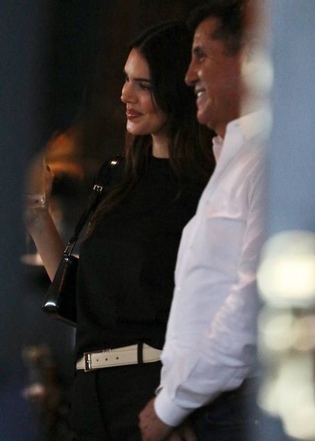 Kendall Jenner – Out for a dinner in West Hollywood