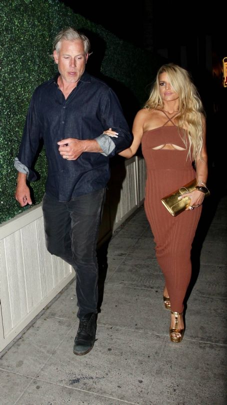 Jessica Simpson – Attends Jessica Alba’s 41st birthday celebration at Delilah in West Hollywood