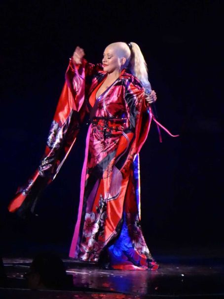 Christina Aguilera Performs On Stage For Her Las Vegas Show Famousfix 6488