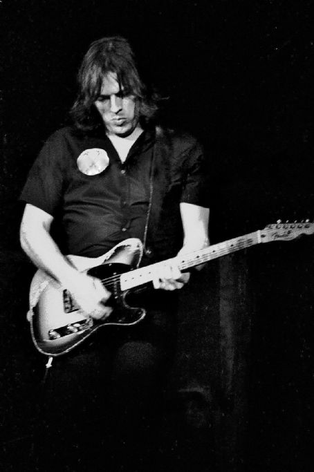 David Gilmour - the wall tour 1980 - FamousFix