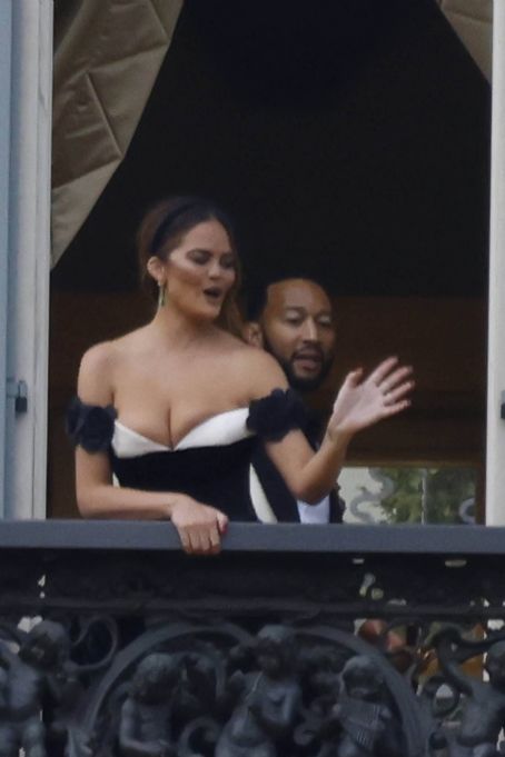 Chrissy Teigen – Pictured on the balcony of Villa Passalacqua in Como