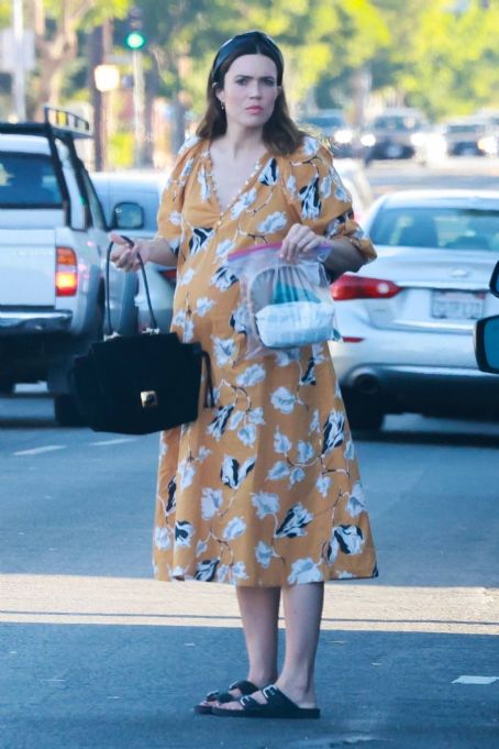 Mandy Moore – Out in Los Feliz