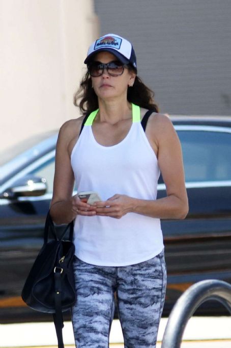 Teri Hatcher – Out in Studio City | Teri Hatcher Picture #59128766