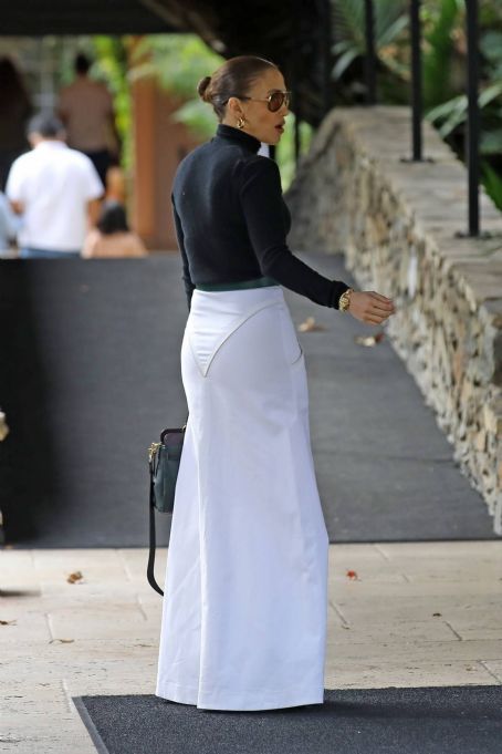 Jennifer Lopez – Out in an elegant white skirt in Bel Air