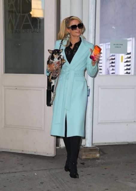 Paris Hilton – leaves her apartment in New York