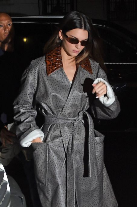Kendall Jenner – Wears ostrich skin leather coat in New York