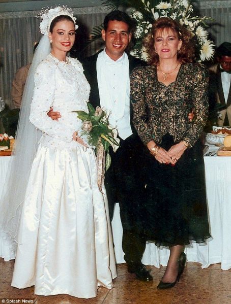 Sofía Vergara and Joe Gonzalez Wedding pic 1991 - FamousFix.com post