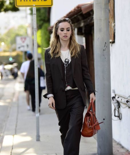 Suki Waterhouse – Stepping out in Los Angeles