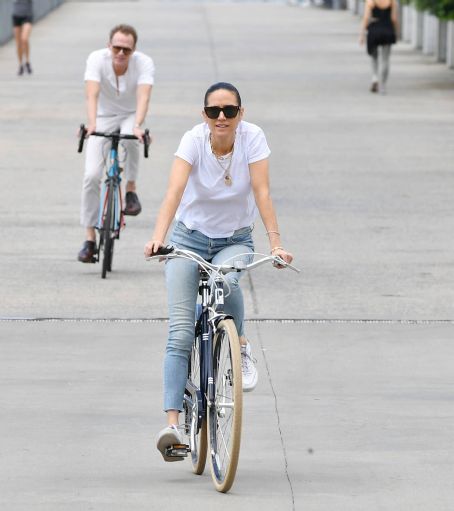 Jennifer Connelly – Seen on a bike ride in New York | Jennifer Connelly