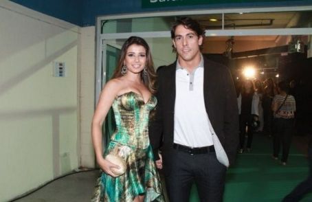 Paula Fernandes and Henrique Novale