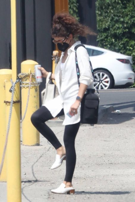 Sarah Hyland – Seen after pilates class in West Hollywood | Sarah