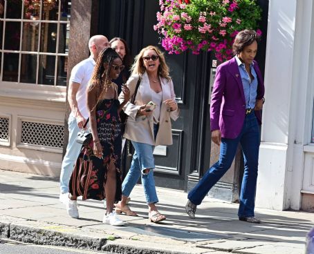 Vanessa Williams – Seen at 28-50 on the kings road Chelsea