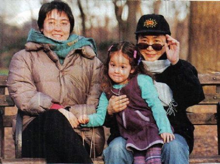 Little Emi Helfrich with mum Kyoko Helfrich and grandmother Yoko Ono