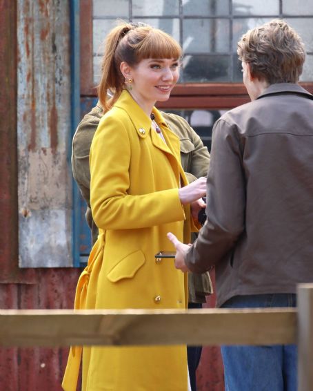 Eleanor Tomlinson Filming Scenes For Series Three Of The Outlaws In Bristol Famousfix 