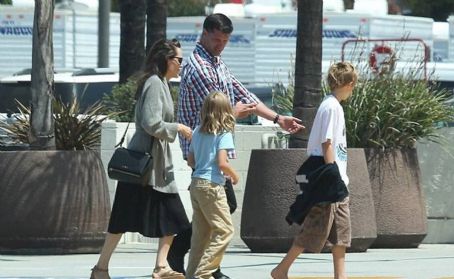 Angelina Jolie walks with daughters in Los Angeles (August 18, 2017)