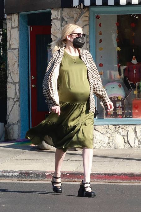 Pregnant Emma Roberts – Seen shopping in Los Angeles | Emma Roberts ...