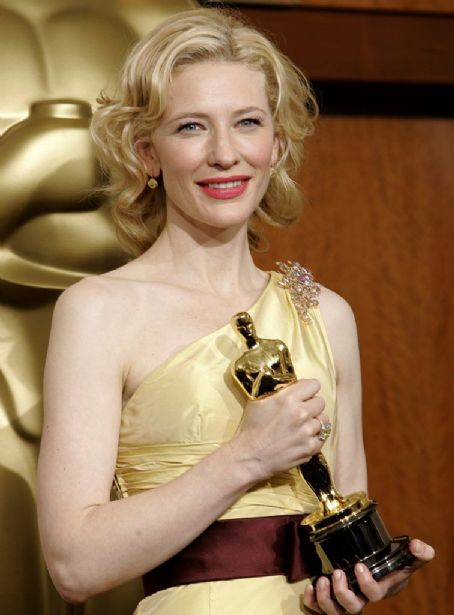 Cate Blanchett At The 77th Annual Academy Awards (2005) - FamousFix