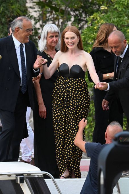 Julianne Moore – leaves the Excelsior Hotel ahead of 2022 Venice International Film Festival – Italy