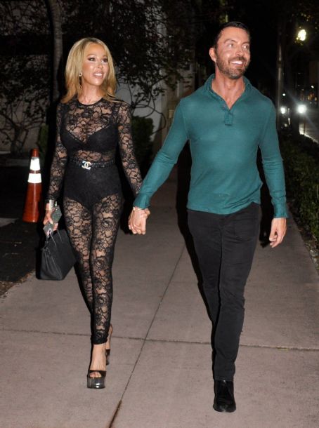 Lisa Hochstein – Leaving The Versace Mansion In Miami Beach - FamousFix