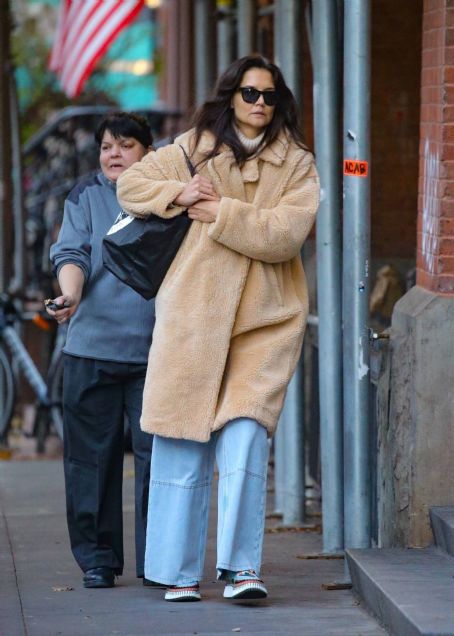 Katie Holmes – On a stroll in New York