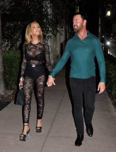 Lisa Hochstein – Leaving The Versace Mansion In Miami Beach - FamousFix