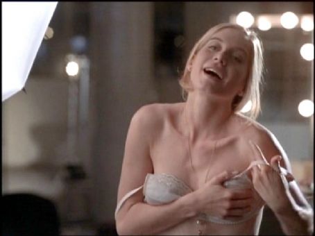 Mitchell actress naked elizabeth Elizabeth Olsen