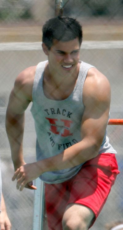 Taylor Lautner - Valentine's Day